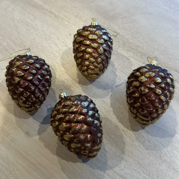 4 Large Pinecone Ornaments - Picture 4 of 8